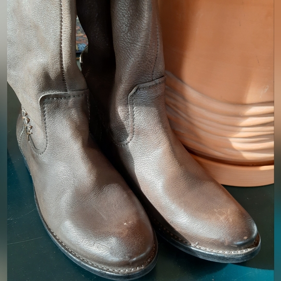 Frye Shirley Leather Cross Stitch Detail Tall Riding Pull Tab Boots👢 Size 7 1/2 - Picture 8 of 8